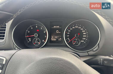 Хэтчбек Volkswagen Golf 2012 в 
