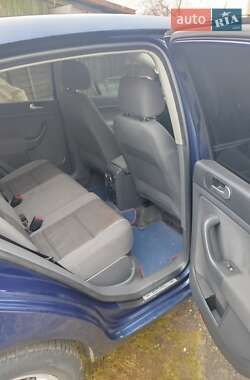 Хэтчбек Volkswagen Golf 2006 в 