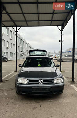 Хетчбек Volkswagen Golf 2001 в Києві