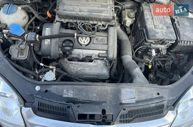 Хэтчбек Volkswagen Golf 2008 в Киеве