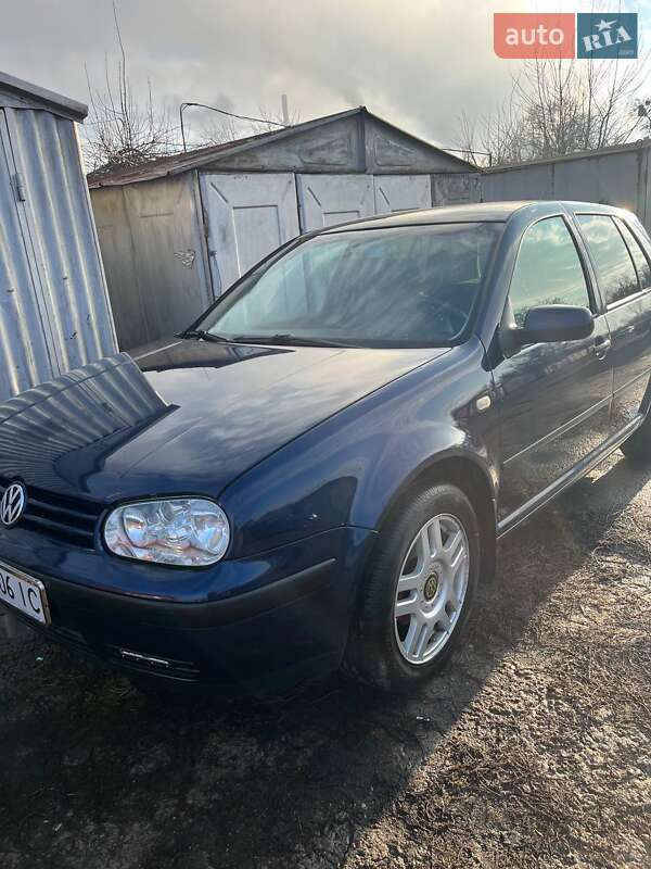 Хэтчбек Volkswagen Golf 2000 в Черкассах
