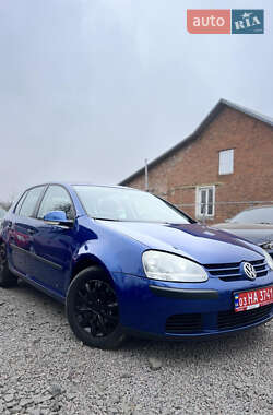 Хэтчбек Volkswagen Golf 2003 в 