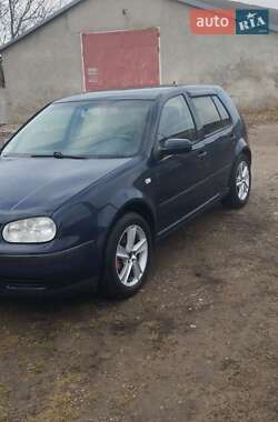 Хэтчбек Volkswagen Golf 2003 в Черновцах