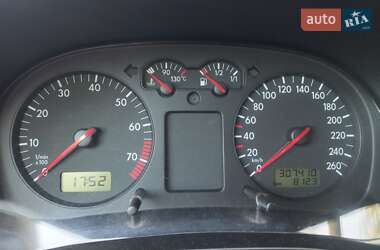 Хетчбек Volkswagen Golf 2001 в 