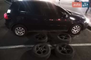 Хетчбек Volkswagen Golf 2004 в Києві