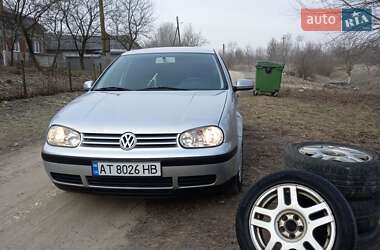 Хэтчбек Volkswagen Golf 2001 в Рогатине