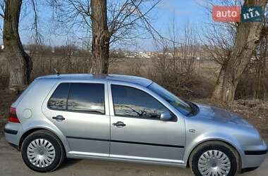 Хэтчбек Volkswagen Golf 2001 в Рогатине