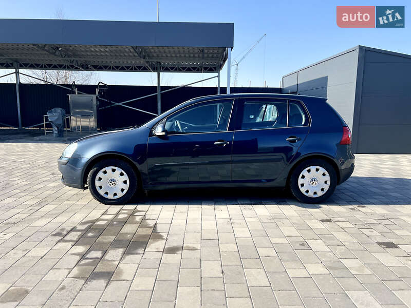 Хэтчбек Volkswagen Golf 2005 в Полтаве