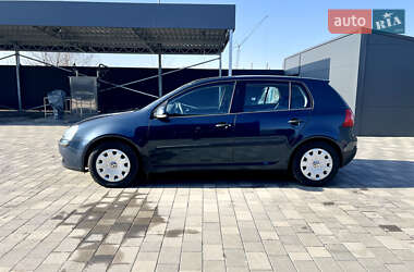 Хэтчбек Volkswagen Golf 2005 в 
