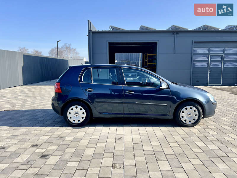 Хэтчбек Volkswagen Golf 2005 в Полтаве