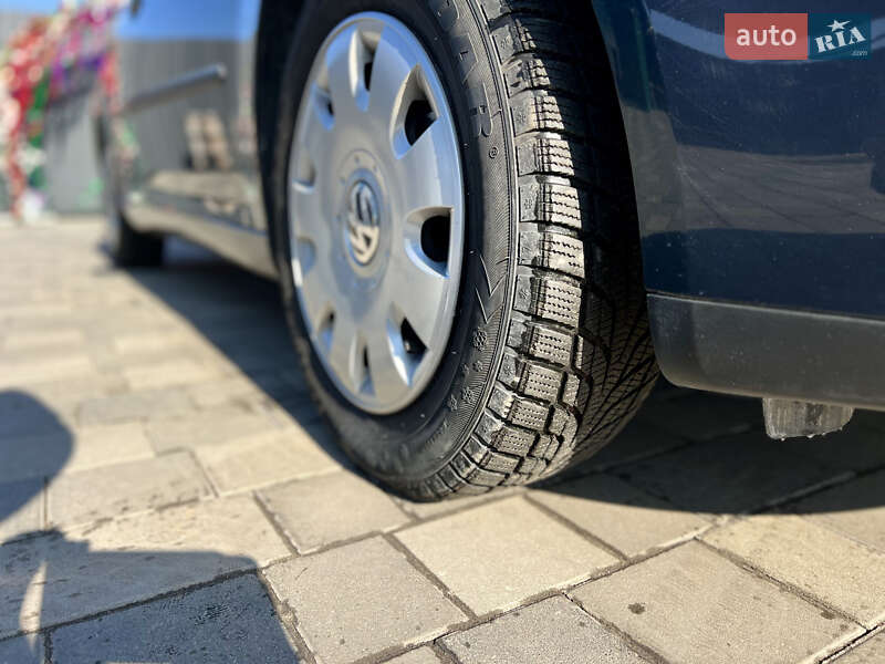 Хэтчбек Volkswagen Golf 2005 в Полтаве