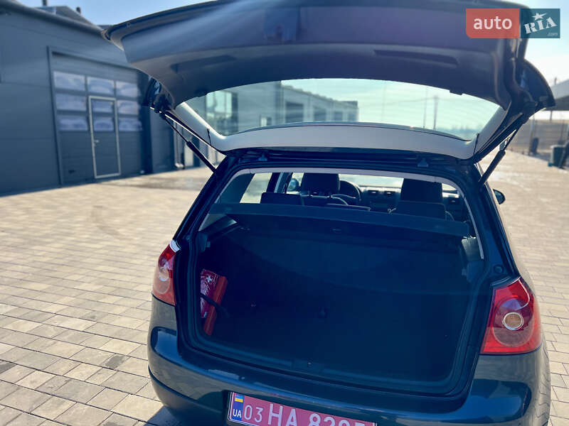 Хэтчбек Volkswagen Golf 2005 в Полтаве