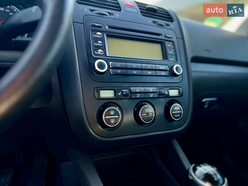 Хэтчбек Volkswagen Golf 2005 в Полтаве