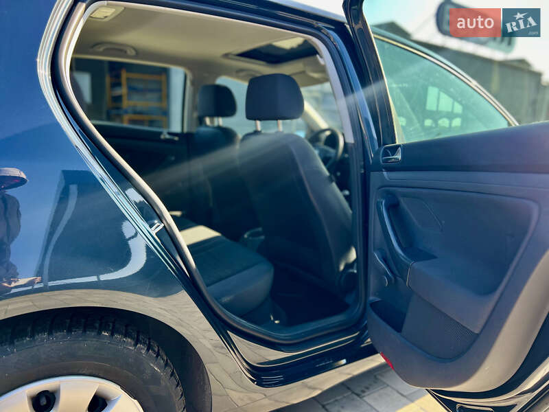 Хэтчбек Volkswagen Golf 2005 в Полтаве