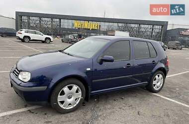 Хетчбек Volkswagen Golf 2002 в Києві