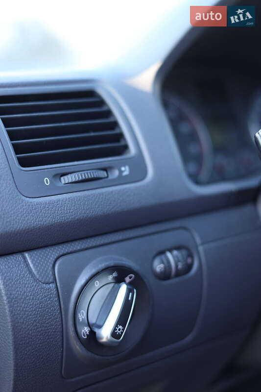 Хетчбек Volkswagen Golf 2004 в Хмельницькому