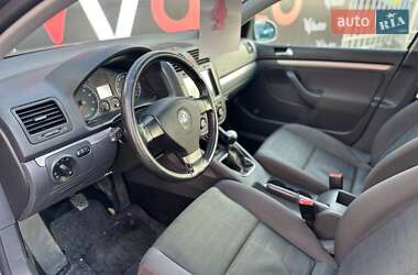 Хэтчбек Volkswagen Golf 2006 в Николаеве