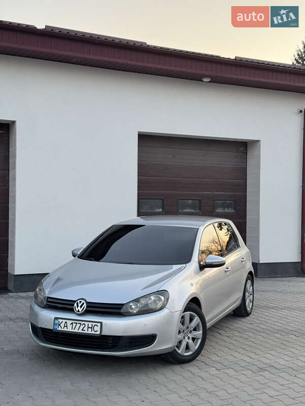 Хэтчбек Volkswagen Golf 2010 в Звягеле