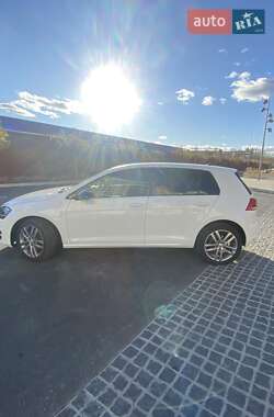 Хетчбек Volkswagen Golf 2013 в 