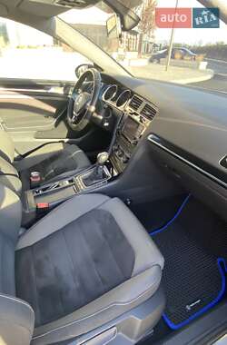 Хетчбек Volkswagen Golf 2013 в 