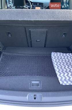 Хетчбек Volkswagen Golf 2013 в 