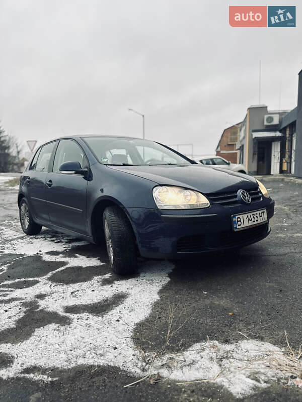 Хэтчбек Volkswagen Golf 2005 в 