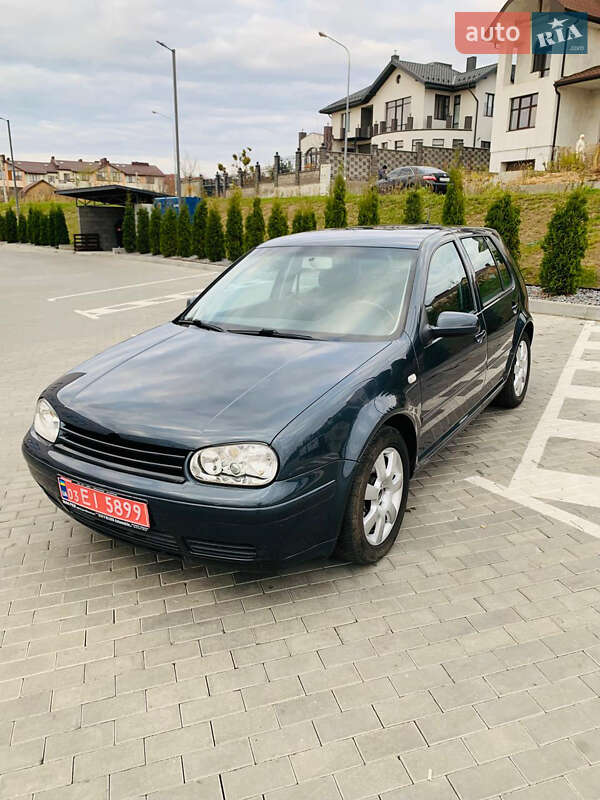 Хэтчбек Volkswagen Golf 2001 в Ровно