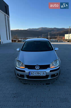 Хэтчбек Volkswagen Golf 2005 в Хусте