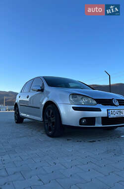 Хетчбек Volkswagen Golf 2005 в Хусті