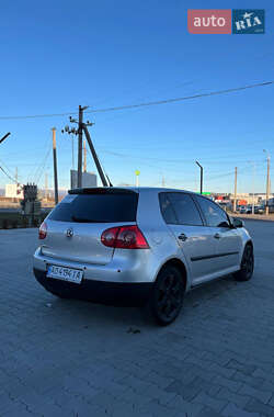 Хетчбек Volkswagen Golf 2005 в Хусті