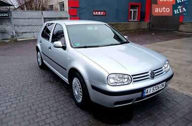 Хэтчбек Volkswagen Golf 2002 в Тростянце