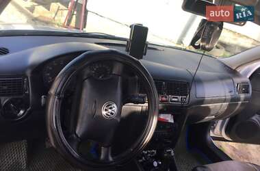 Хетчбек Volkswagen Golf 2001 в Перемишлянах