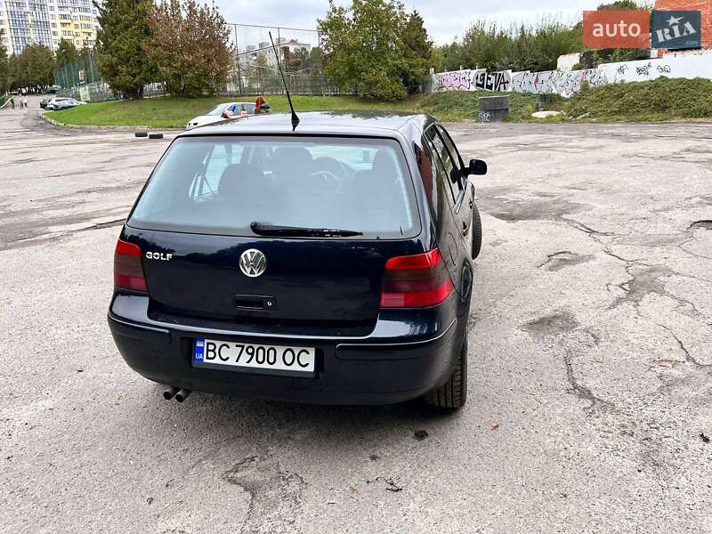 Хетчбек Volkswagen Golf 2001 в Львові