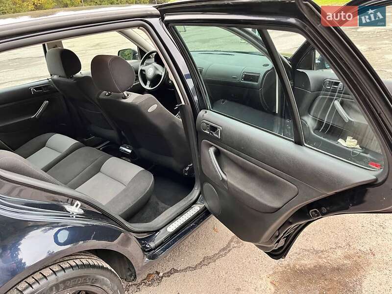 Хетчбек Volkswagen Golf 2001 в Львові