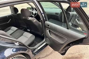 Хэтчбек Volkswagen Golf 2001 в 