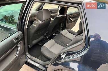Хэтчбек Volkswagen Golf 2001 в 