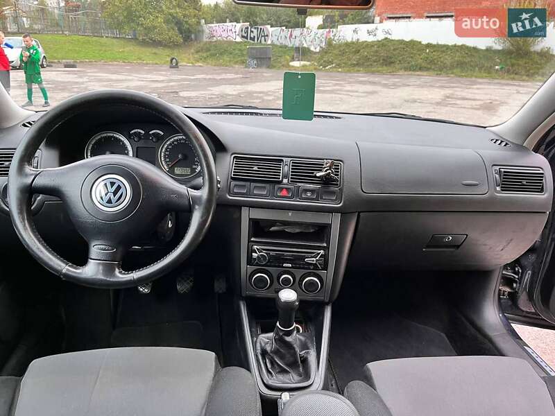 Хетчбек Volkswagen Golf 2001 в Львові