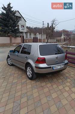 Хэтчбек Volkswagen Golf 2001 в Киеве