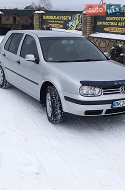 Хетчбек Volkswagen Golf 2001 в 