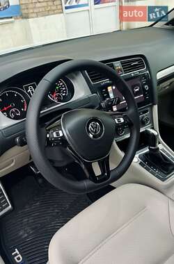 Универсал Volkswagen Golf 2015 в Киеве