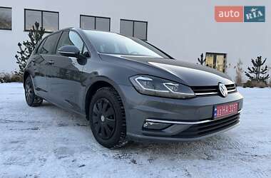 Хэтчбек Volkswagen Golf 2019 в Киеве