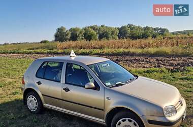 Хетчбек Volkswagen Golf 2002 в Чернігові