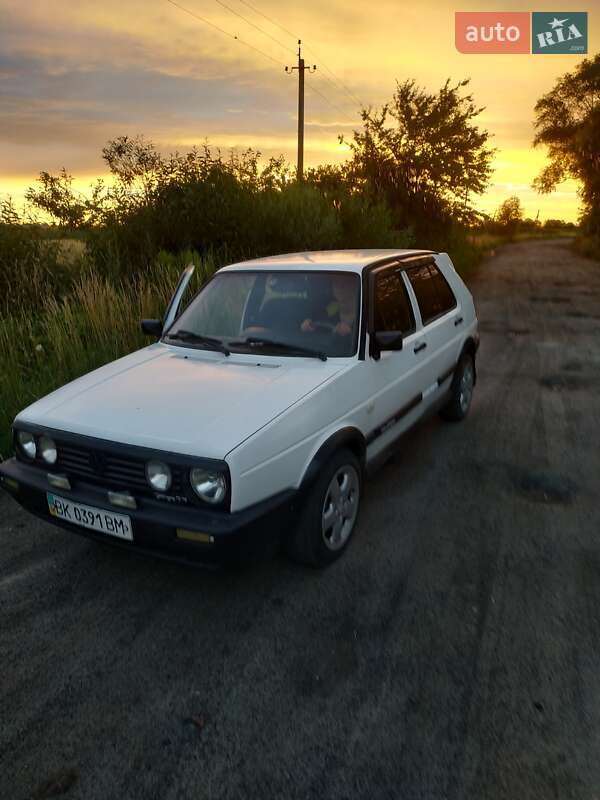 Хэтчбек Volkswagen Golf 1987 в Дубно