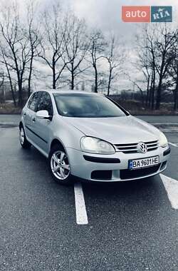 Хэтчбек Volkswagen Golf 2004 в Кропивницком