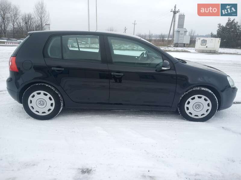Хетчбек Volkswagen Golf 2004 в Луцьку