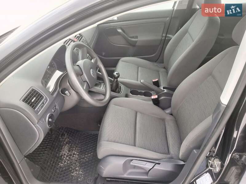 Хетчбек Volkswagen Golf 2004 в Луцьку