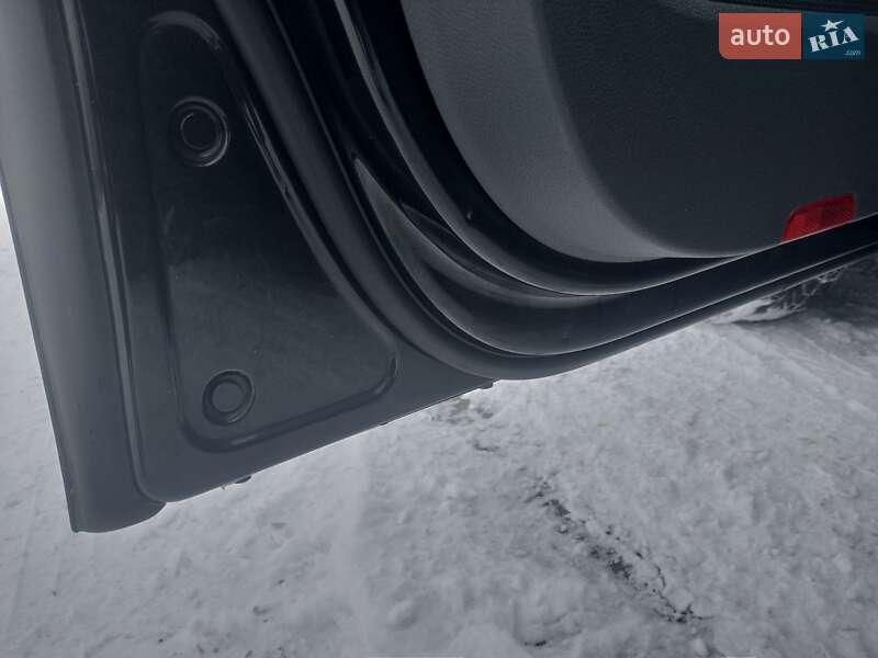 Хетчбек Volkswagen Golf 2004 в Луцьку