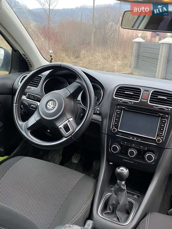 Универсал Volkswagen Golf 2010 в Хусте