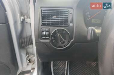 Хэтчбек Volkswagen Golf 2002 в Умани