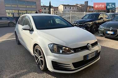 Хэтчбек Volkswagen Golf 2016 в Киеве